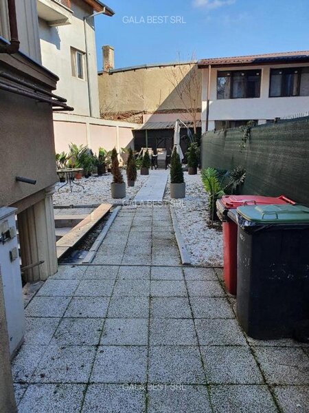 Piata Muncii- Decebal, vila 400mp,12 camere, curte 200mp