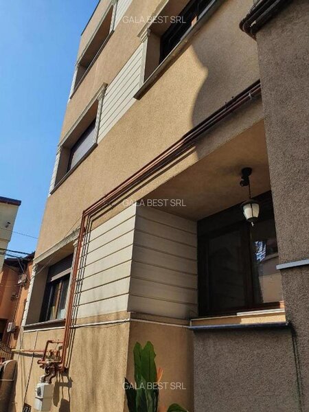 Piata Muncii- Decebal, vila 400mp,12 camere, curte 200mp