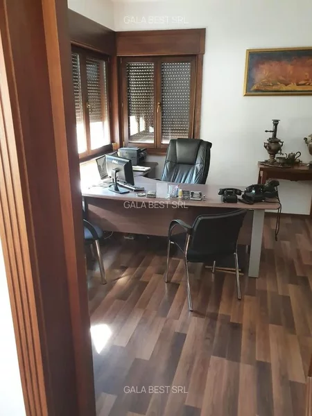 Piata Muncii- Decebal, vila 400mp,12 camere, curte 200mp