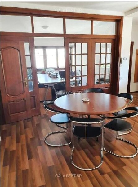 Piata Muncii- Decebal, vila 400mp,12 camere, curte 200mp